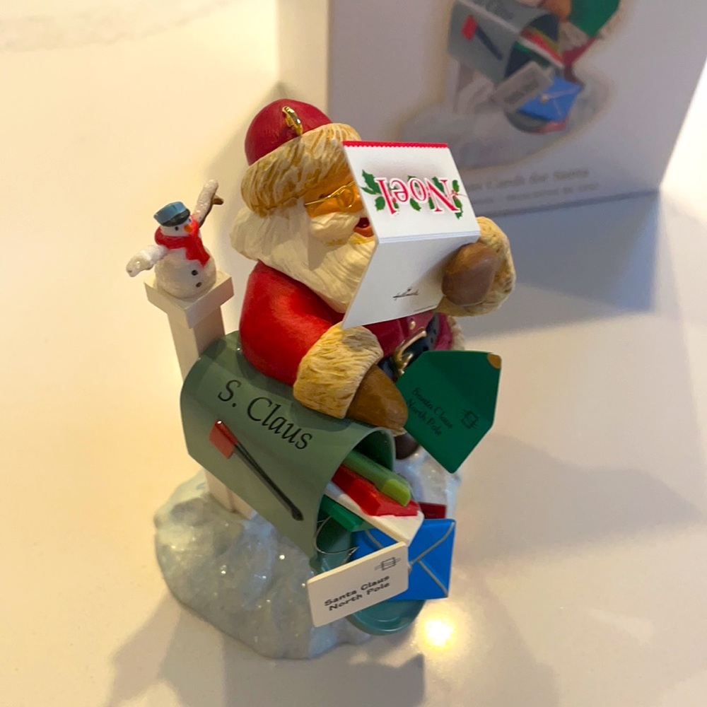 Hallmark Christmas Cards Santa 2009 Ornament RARE